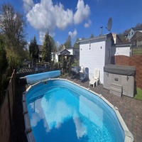 Bungalow 2 chambres avec piscine - Froidchapelle